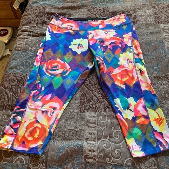 LuLaRoe Jade Capri (XL) EUC - Picture 1 of 6